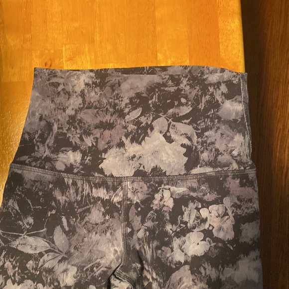 Size 2 lululemons flowery print worn a couple times. Super cute! - Picture 4 of 5